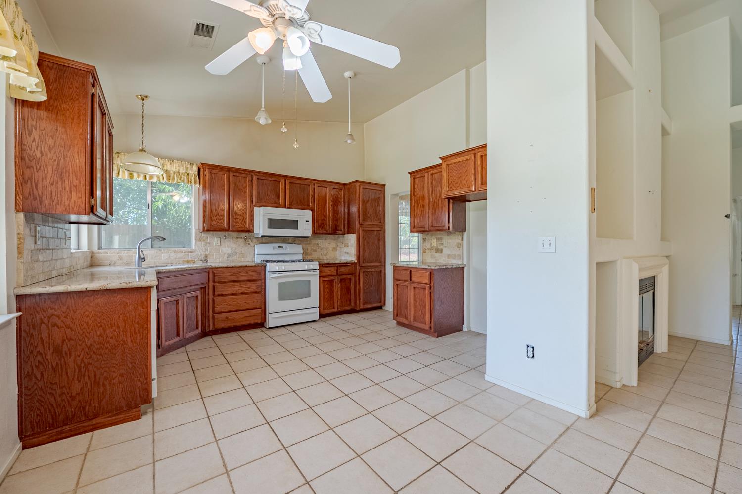 Detail Gallery Image 20 of 53 For 1079 Rosehill Dr, Chowchilla,  CA 93610 - 4 Beds | 2 Baths