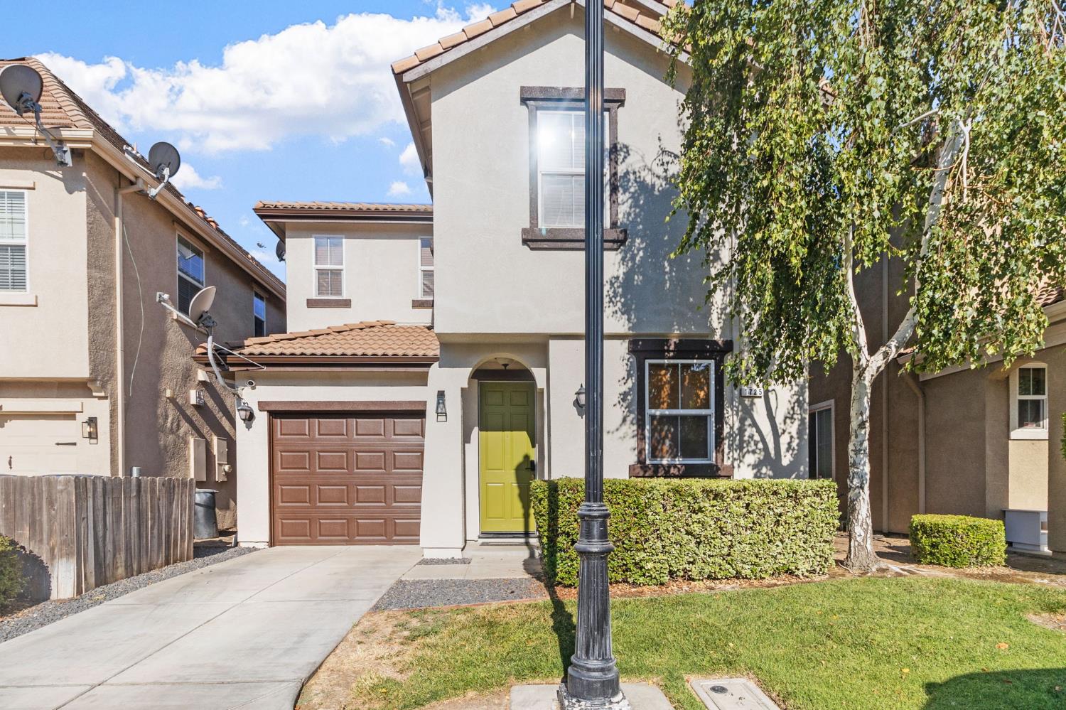 Detail Gallery Image 1 of 26 For 1725 Norwood Heights Ln, Ceres,  CA 95307 - 3 Beds | 2/1 Baths