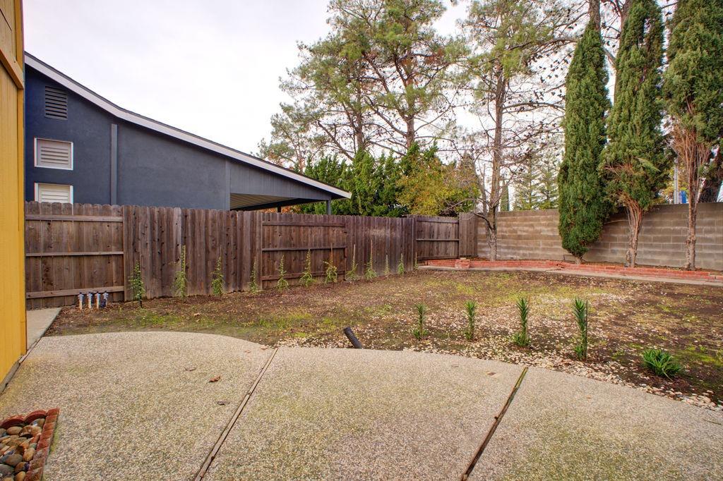 Detail Gallery Image 36 of 41 For 7610 Bluebrook Way, Sacramento,  CA 95823 - 4 Beds | 2/1 Baths