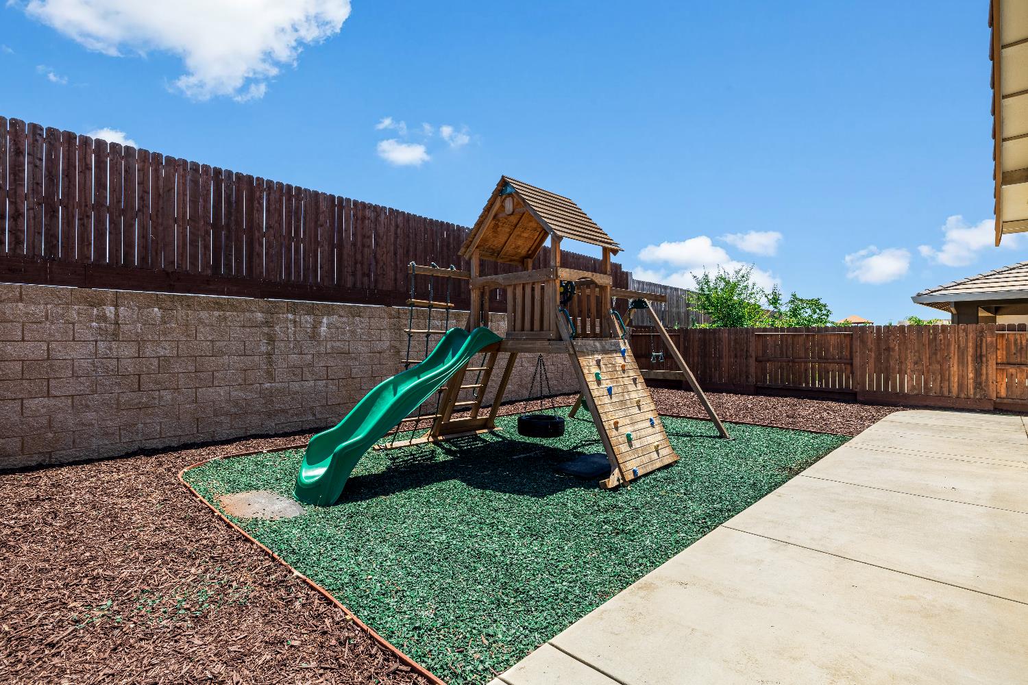 Detail Gallery Image 38 of 41 For 3627 Edington Dr, Rancho Cordova,  CA 95742 - 4 Beds | 3 Baths