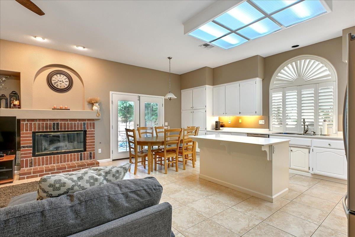 Detail Gallery Image 14 of 63 For 11925 Silver Cliff Way, Gold River,  CA 95670 - 3 Beds | 2 Baths