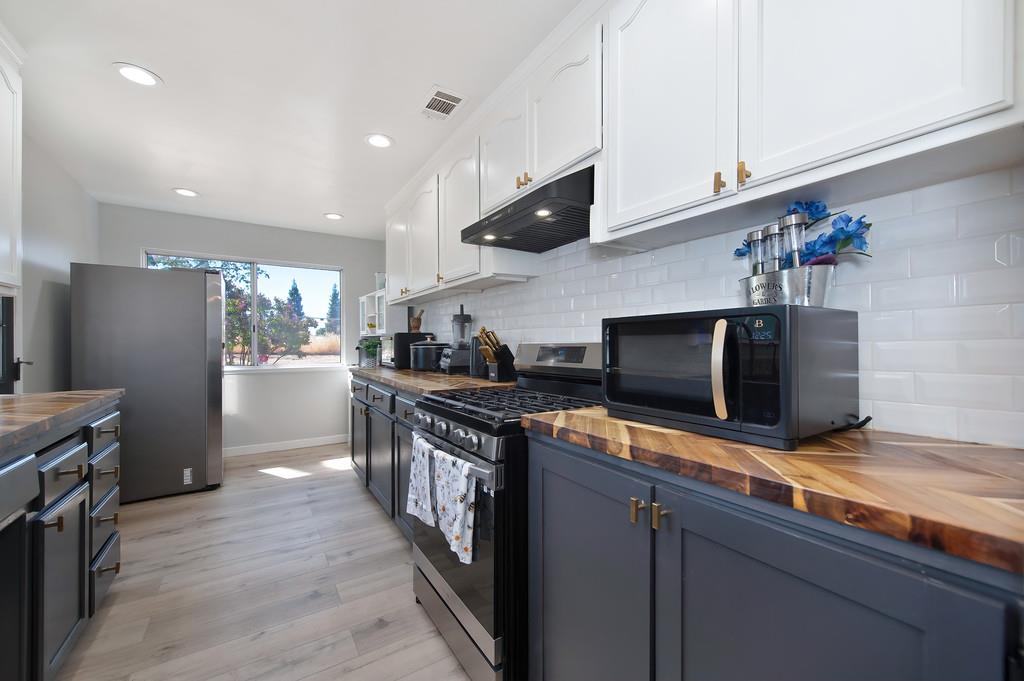 Detail Gallery Image 4 of 27 For 6404 Longdale Dr, North Highlands,  CA 95660 - 3 Beds | 1 Baths
