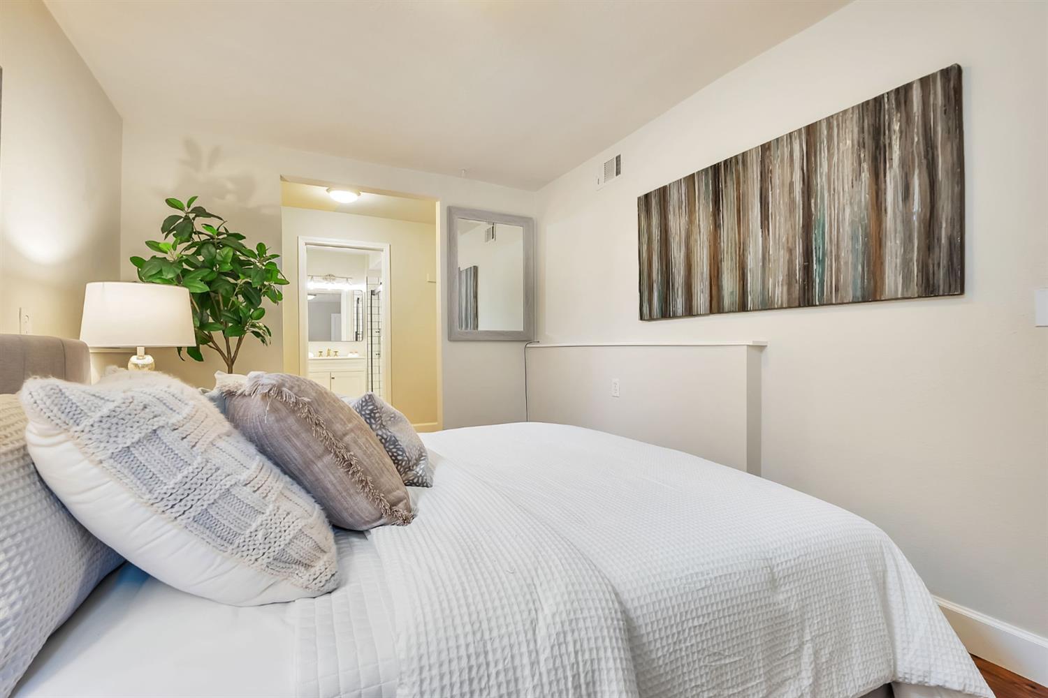 Detail Gallery Image 24 of 39 For 964 61st St, Oakland,  CA 94608 - 3 Beds | 2/1 Baths