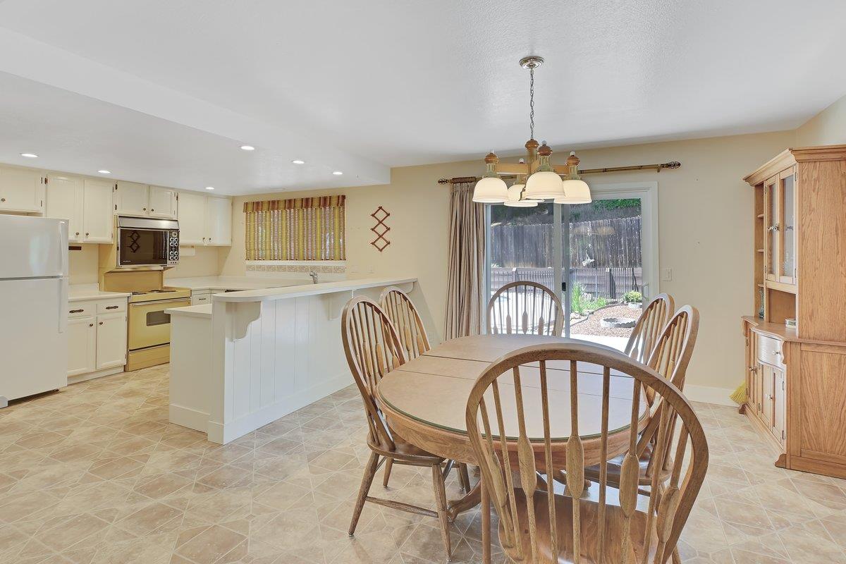Detail Gallery Image 5 of 36 For 335 Rhode Island St, Grass Valley,  CA 95945 - 4 Beds | 2 Baths