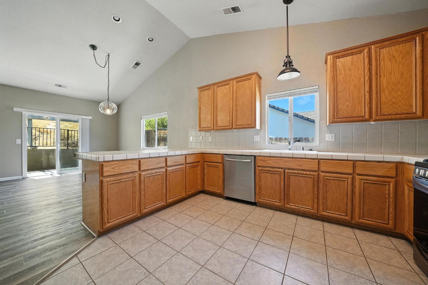 Detail Gallery Image 15 of 46 For 1021 Mockingbird Ln, Valley Springs,  CA 95252 - 3 Beds | 2 Baths