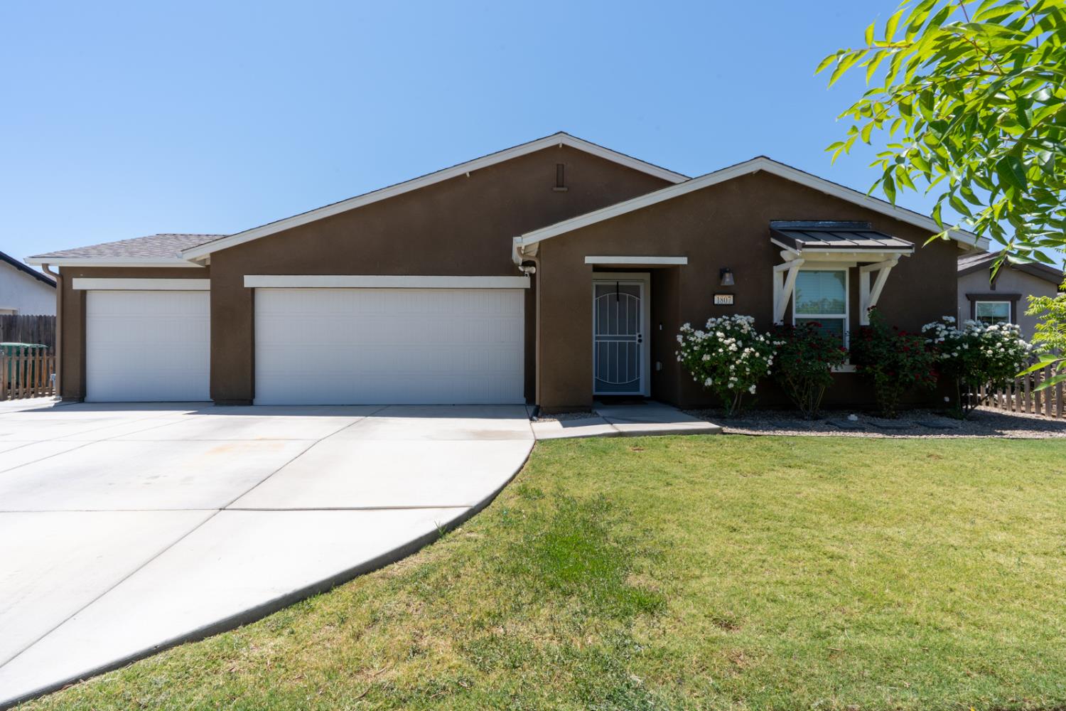 Detail Gallery Image 12 of 58 For 1807 Patricia Ct, Los Banos,  CA 93635 - 4 Beds | 3 Baths