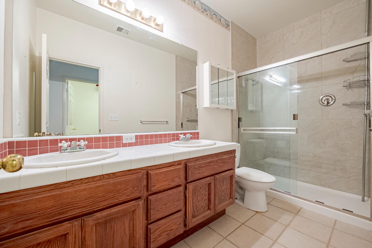 Detail Gallery Image 28 of 53 For 1079 Rosehill Dr, Chowchilla,  CA 93610 - 4 Beds | 2 Baths