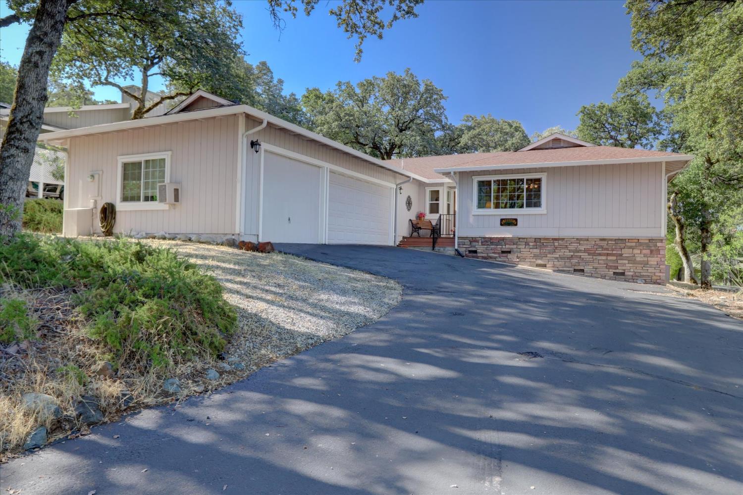 Detail Gallery Image 1 of 67 For 19009 Swallow Way, Penn Valley,  CA 95946 - 3 Beds | 2 Baths