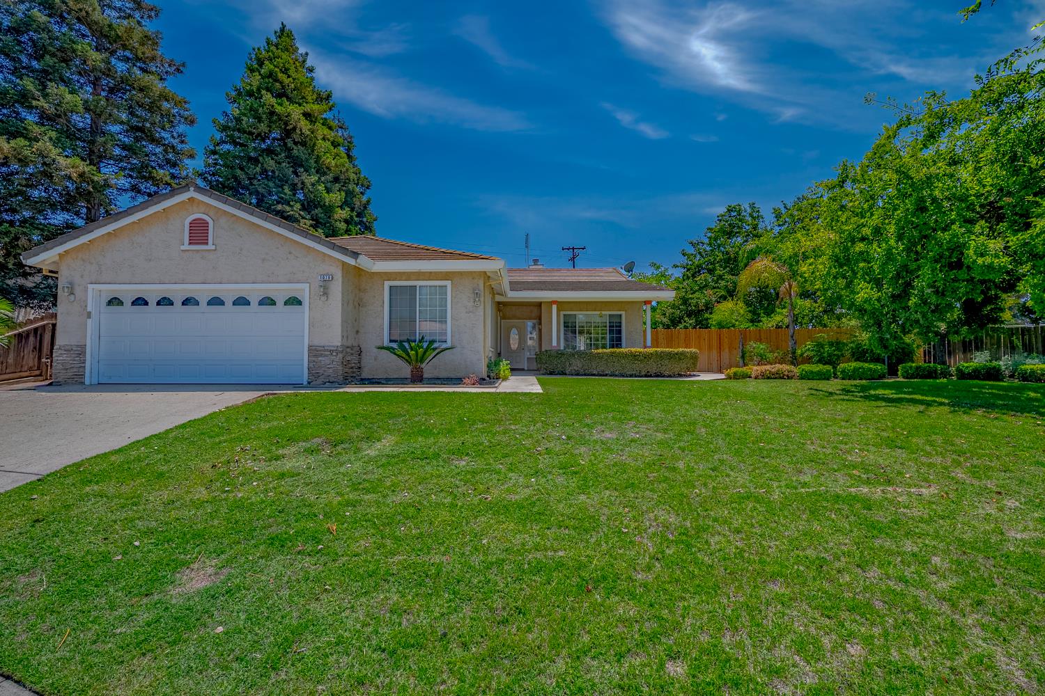 Detail Gallery Image 1 of 53 For 1079 Rosehill Dr, Chowchilla,  CA 93610 - 4 Beds | 2 Baths
