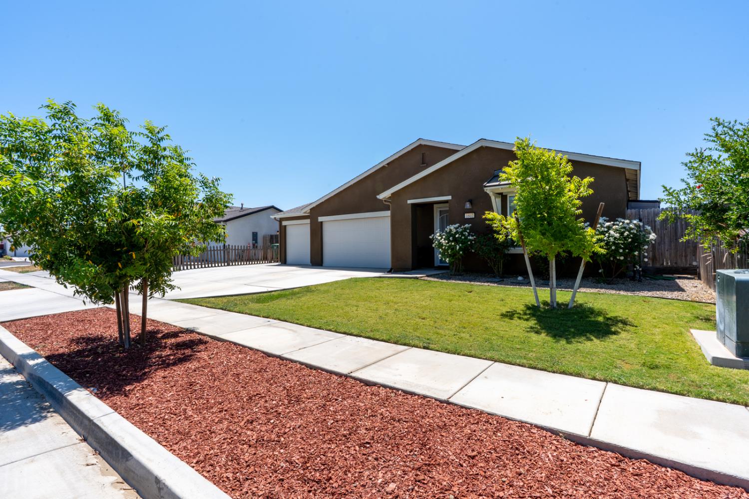 Detail Gallery Image 8 of 58 For 1807 Patricia Ct, Los Banos,  CA 93635 - 4 Beds | 3 Baths