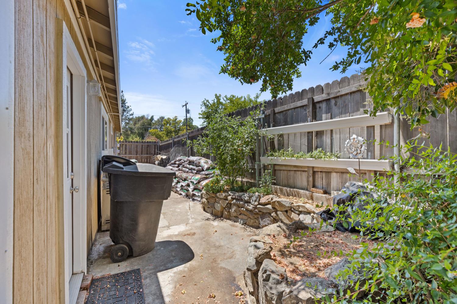 Detail Gallery Image 21 of 43 For 6761 Linda Sue Way, Fair Oaks,  CA 95628 - 3 Beds | 2 Baths