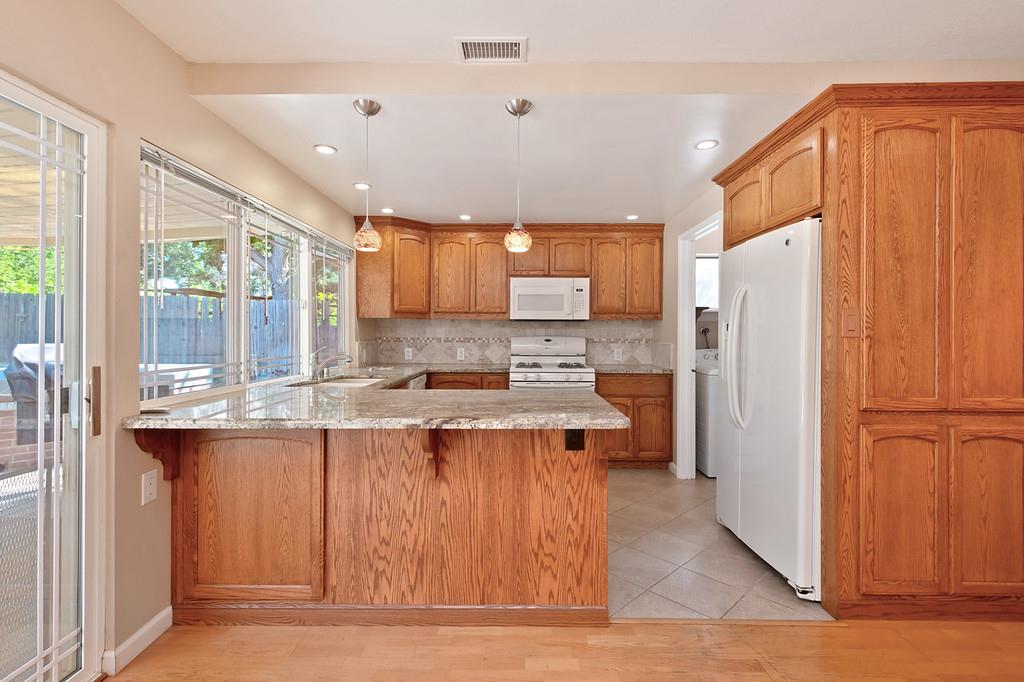 Detail Gallery Image 12 of 34 For 8105 Highwood Way, Orangevale,  CA 95662 - 3 Beds | 2 Baths