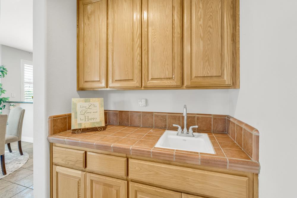 Detail Gallery Image 17 of 60 For 200 Orrington Cir, Sacramento,  CA 95835 - 4 Beds | 3/1 Baths