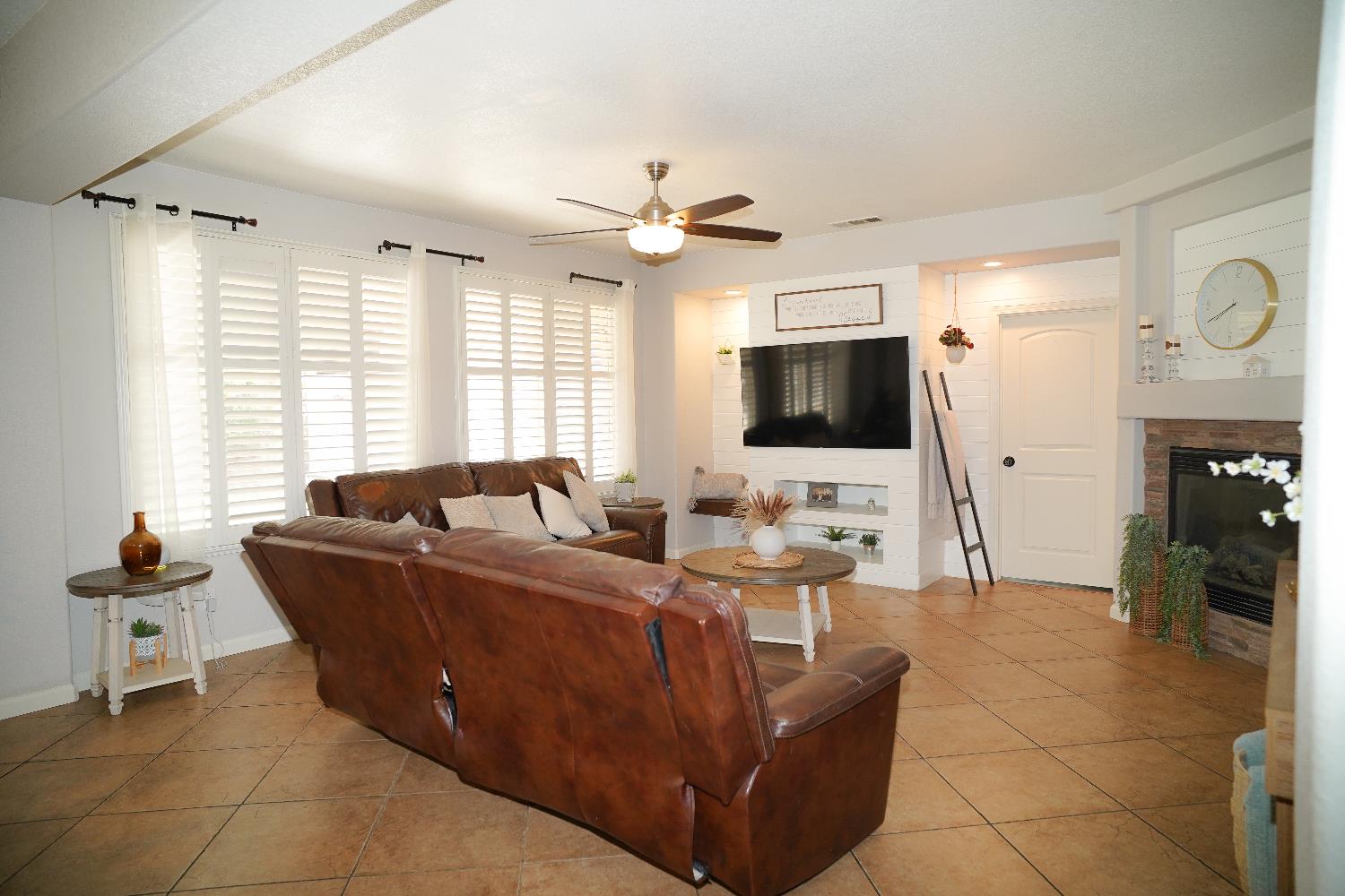 Detail Gallery Image 15 of 41 For 5039 Riverbed Ct, Riverbank,  CA 95367 - 4 Beds | 3 Baths