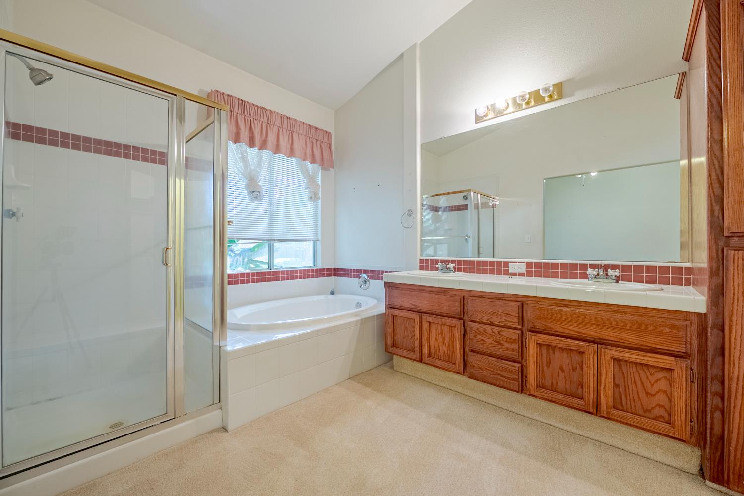 Detail Gallery Image 38 of 53 For 1079 Rosehill Dr, Chowchilla,  CA 93610 - 4 Beds | 2 Baths