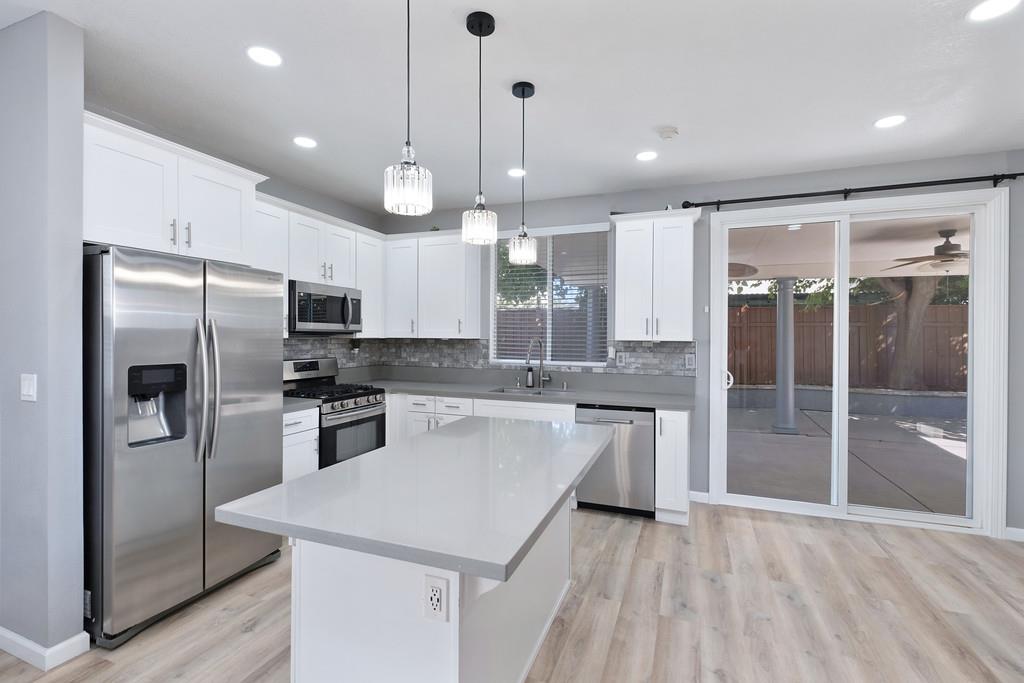Detail Gallery Image 23 of 47 For 5512 Deepdale Way, Elk Grove,  CA 95758 - 4 Beds | 2/1 Baths
