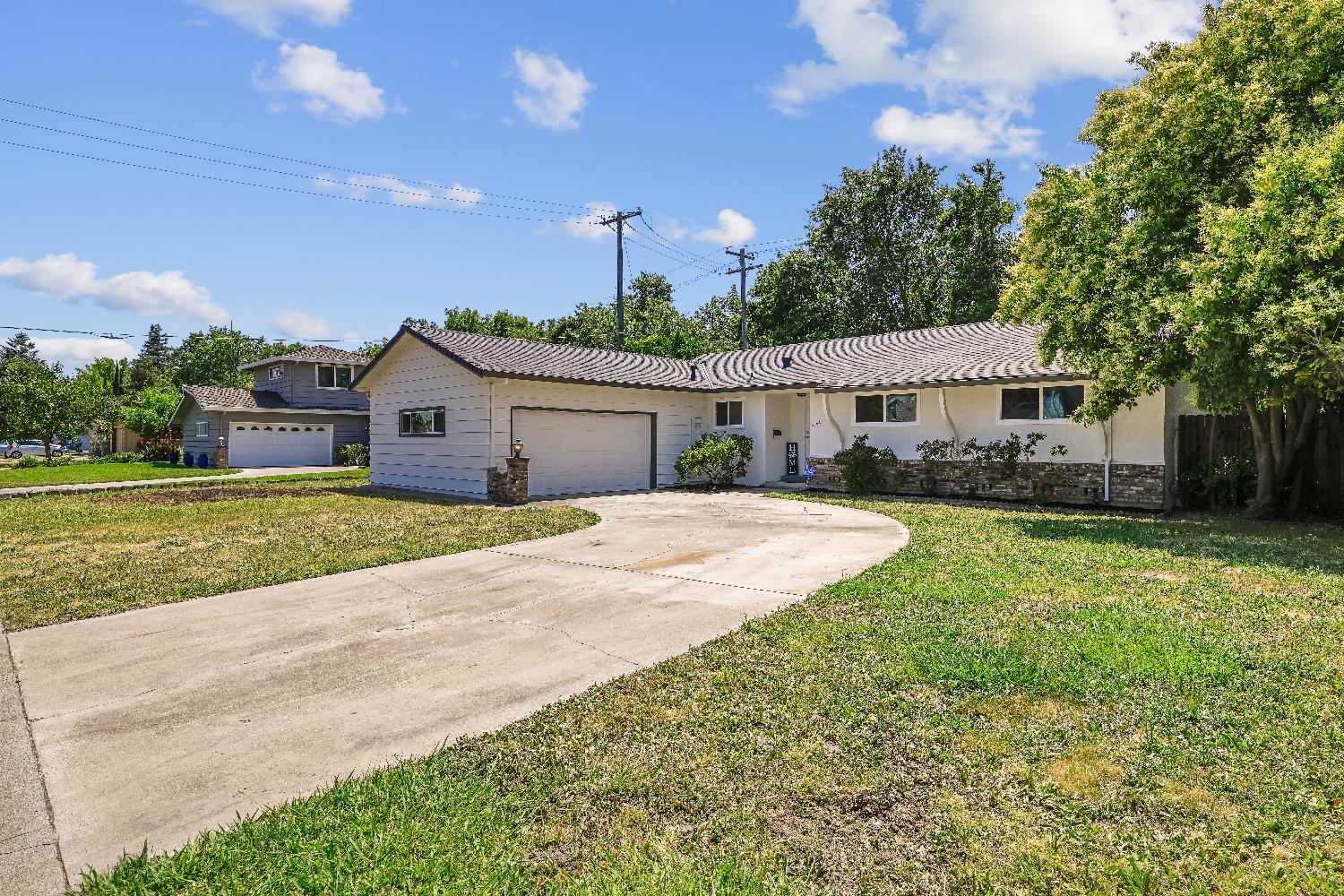 Detail Gallery Image 1 of 38 For 6608 Heatherwood Way, Sacramento,  CA 95831 - 3 Beds | 2 Baths
