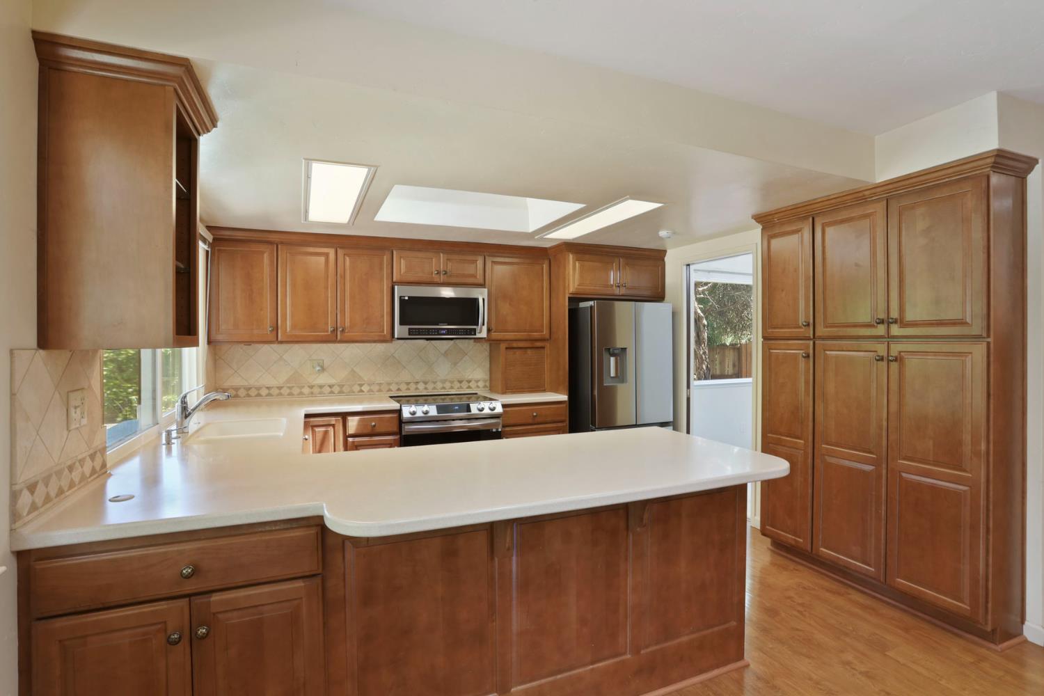Detail Gallery Image 21 of 66 For 241 Charlemagne Way, Modesto,  CA 95350 - 4 Beds | 2 Baths