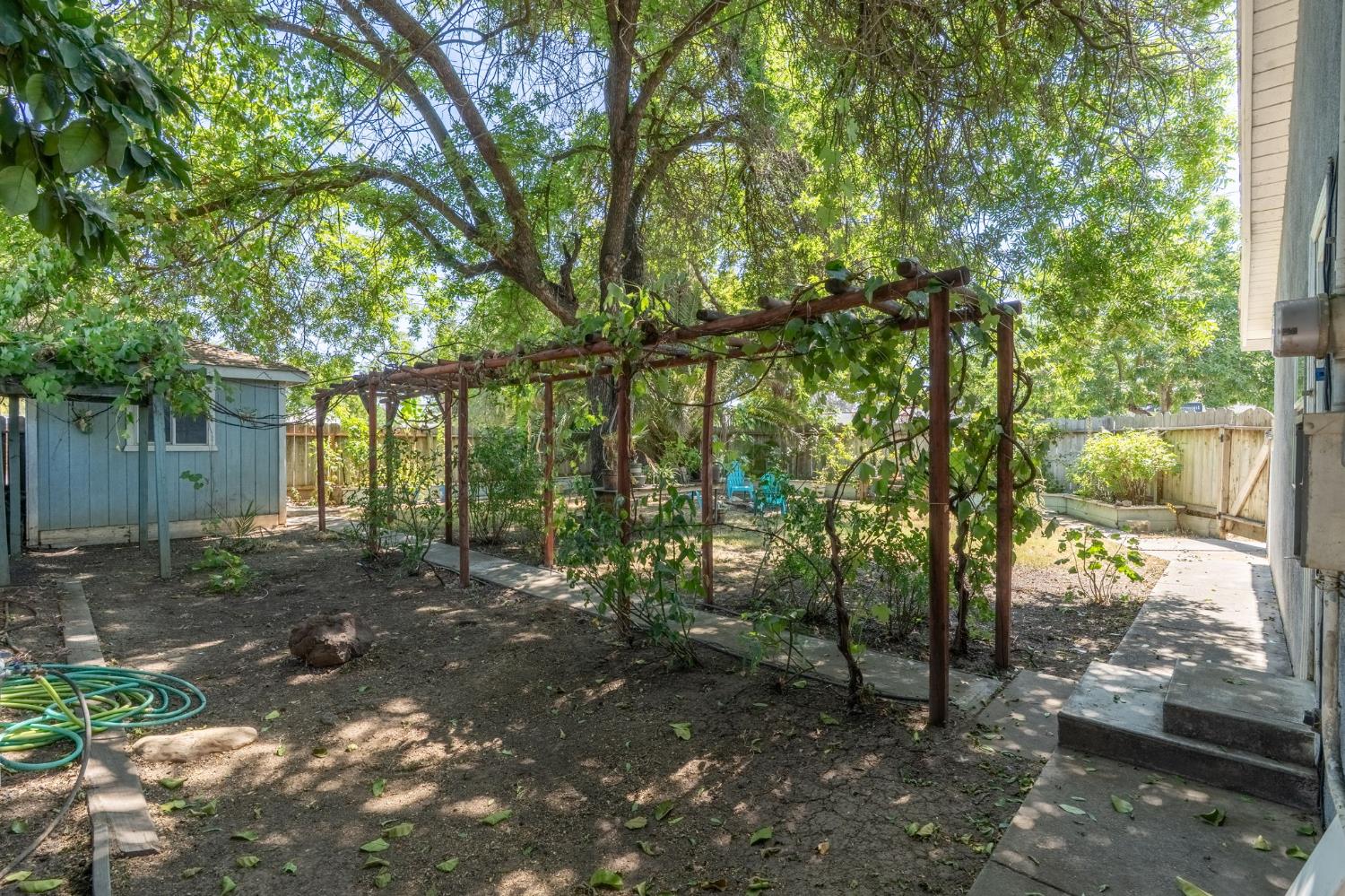 Detail Gallery Image 25 of 29 For 2107 S St, Merced,  CA 95340 - 3 Beds | 2 Baths