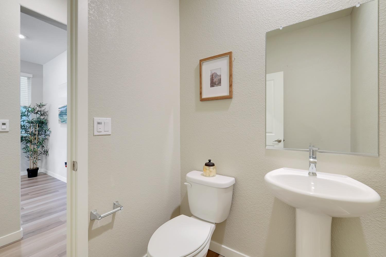 Detail Gallery Image 16 of 34 For 4089 Southampton St, West Sacramento,  CA 95691 - 3 Beds | 2/1 Baths