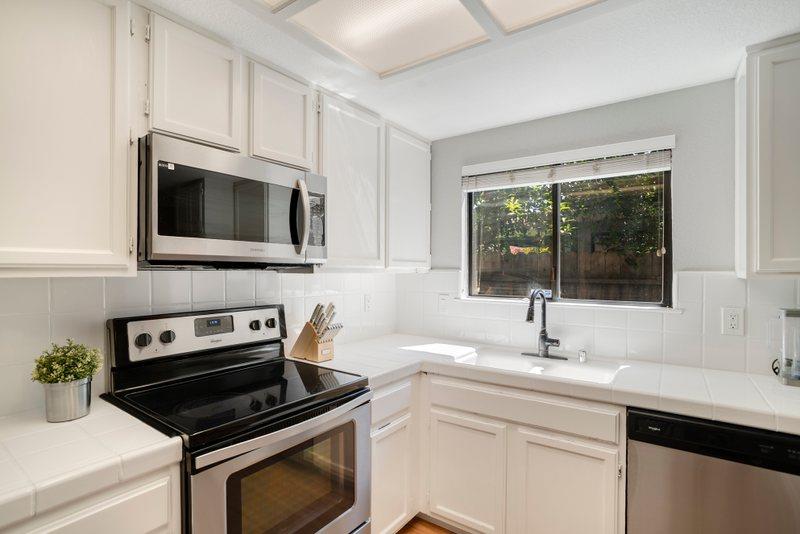 Detail Gallery Image 12 of 33 For 8216 Oakenshaw Way, Orangevale,  CA 95662 - 3 Beds | 2 Baths