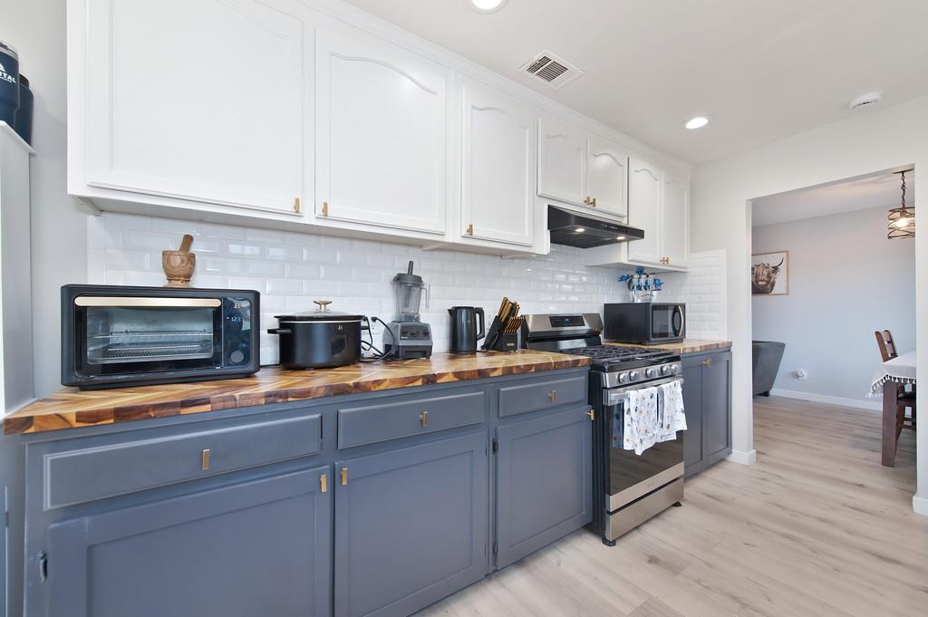 Detail Gallery Image 3 of 27 For 6404 Longdale Dr, North Highlands,  CA 95660 - 3 Beds | 1 Baths