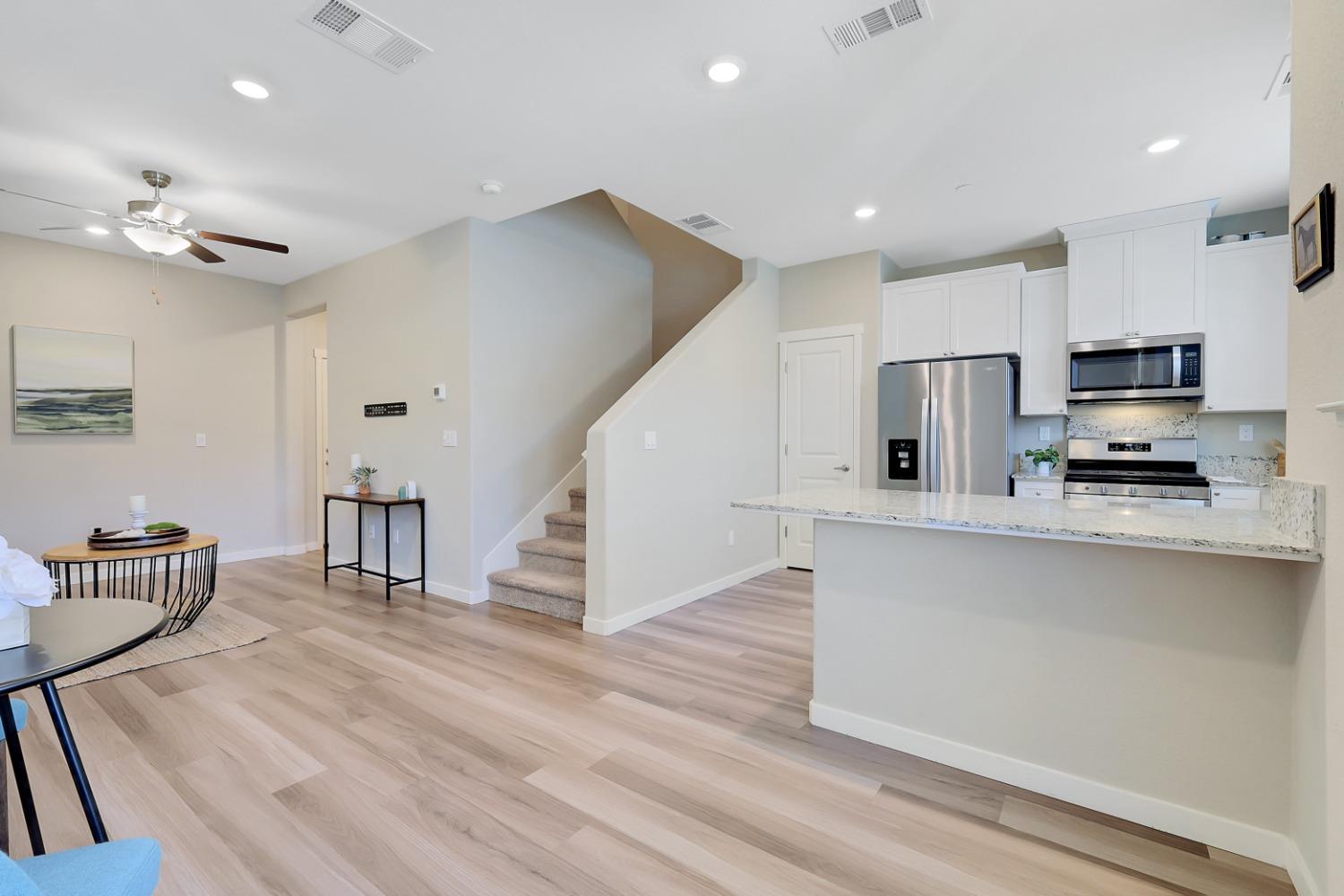 Detail Gallery Image 11 of 34 For 4089 Southampton St, West Sacramento,  CA 95691 - 3 Beds | 2/1 Baths