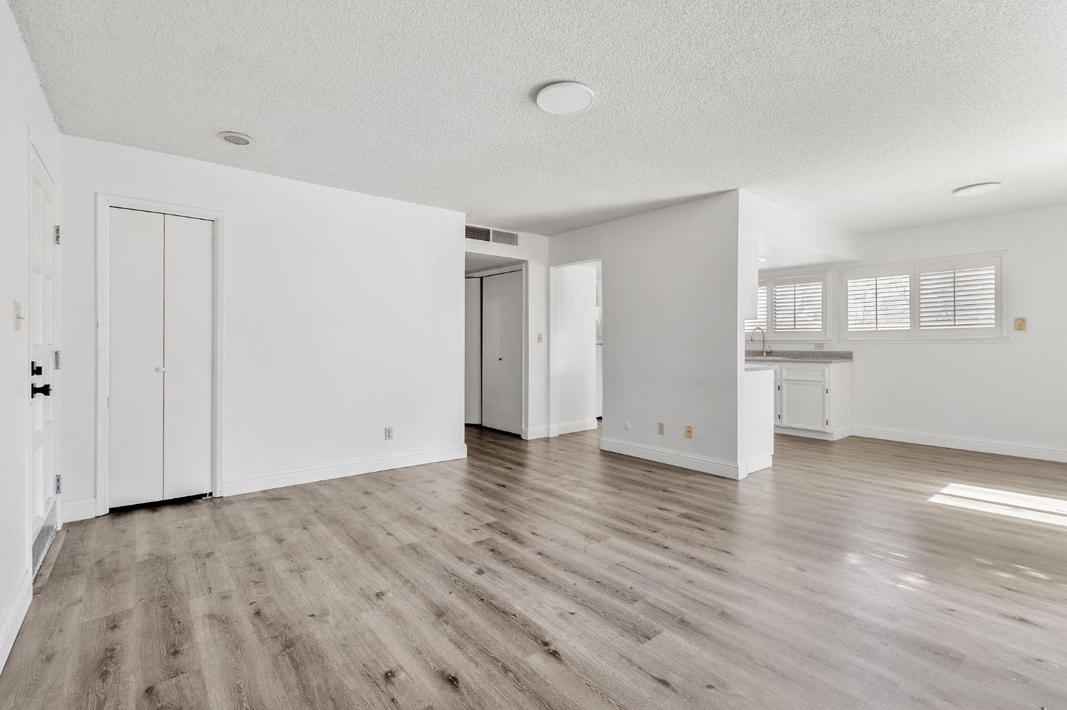 Detail Gallery Image 5 of 23 For 3701 Colonial Dr #164,  Modesto,  CA 95356 - 2 Beds | 1/1 Baths