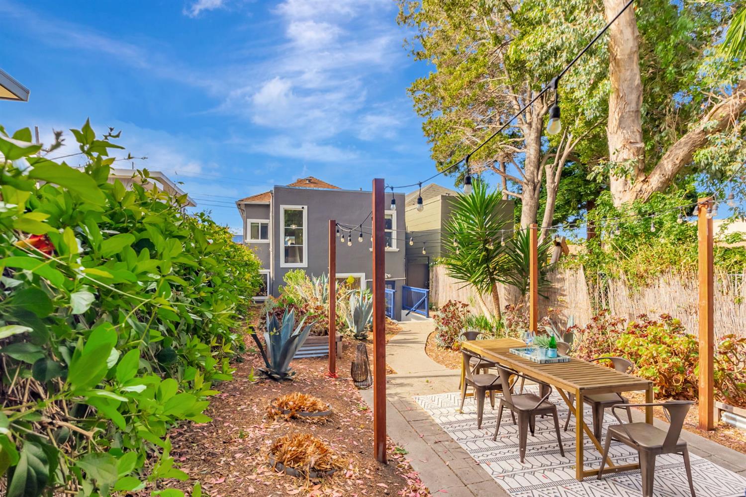 Detail Gallery Image 33 of 39 For 964 61st St, Oakland,  CA 94608 - 3 Beds | 2/1 Baths