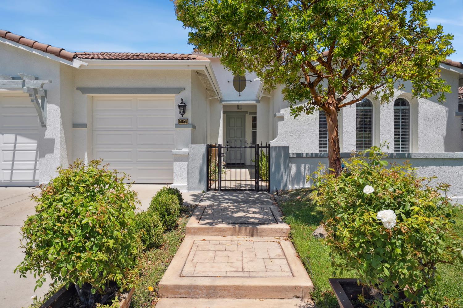 Detail Gallery Image 5 of 60 For 5054 Stroman Ln, Sacramento,  CA 95835 - 3 Beds | 2/1 Baths