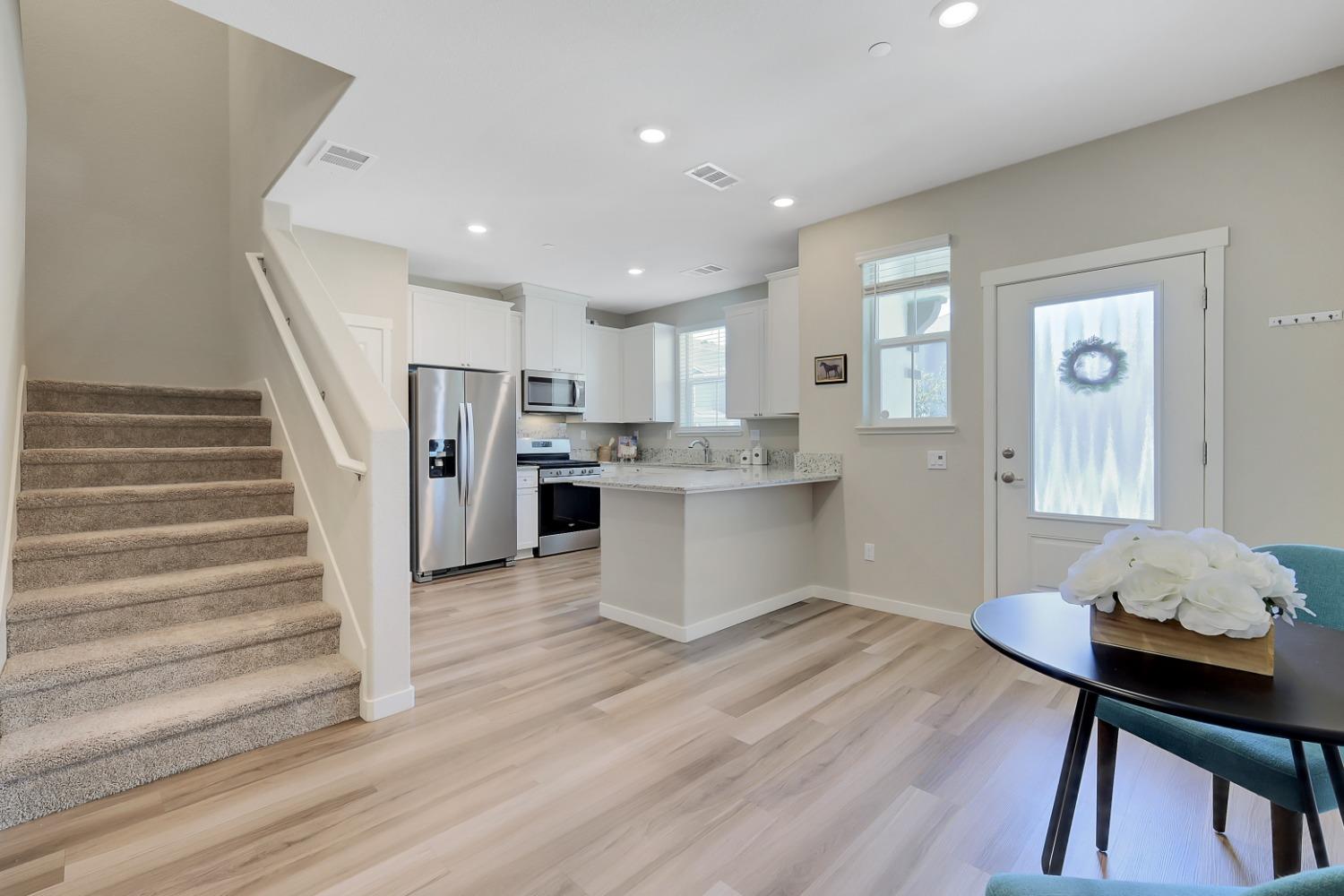 Detail Gallery Image 10 of 34 For 4089 Southampton St, West Sacramento,  CA 95691 - 3 Beds | 2/1 Baths