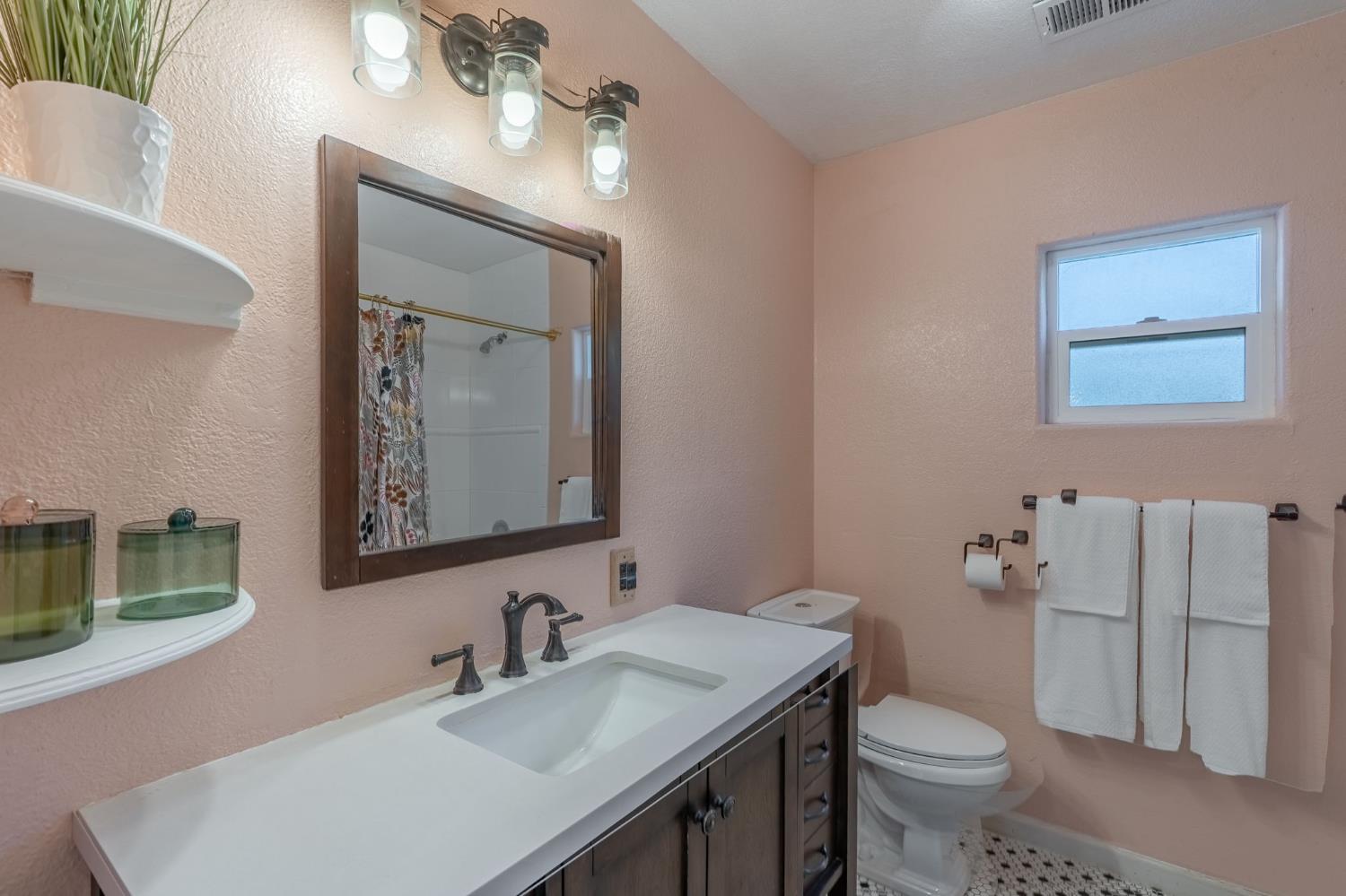 Detail Gallery Image 9 of 29 For 2107 S St, Merced,  CA 95340 - 3 Beds | 2 Baths