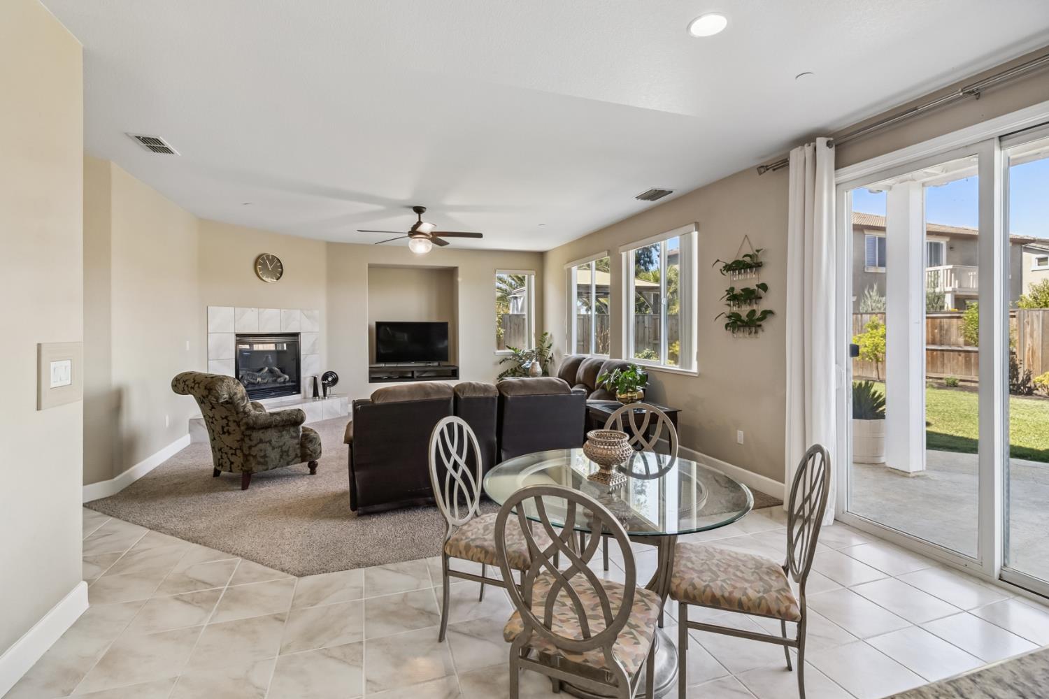 Detail Gallery Image 16 of 72 For 18400 Mandarin St, Woodland,  CA 95695 - 5 Beds | 4 Baths