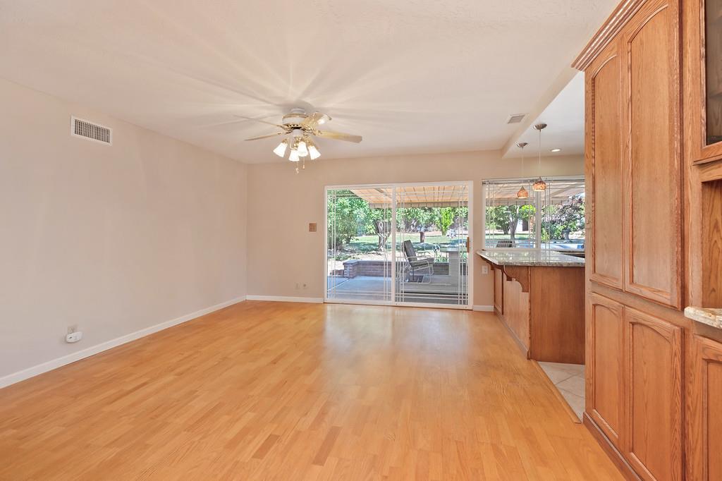 Detail Gallery Image 9 of 34 For 8105 Highwood Way, Orangevale,  CA 95662 - 3 Beds | 2 Baths