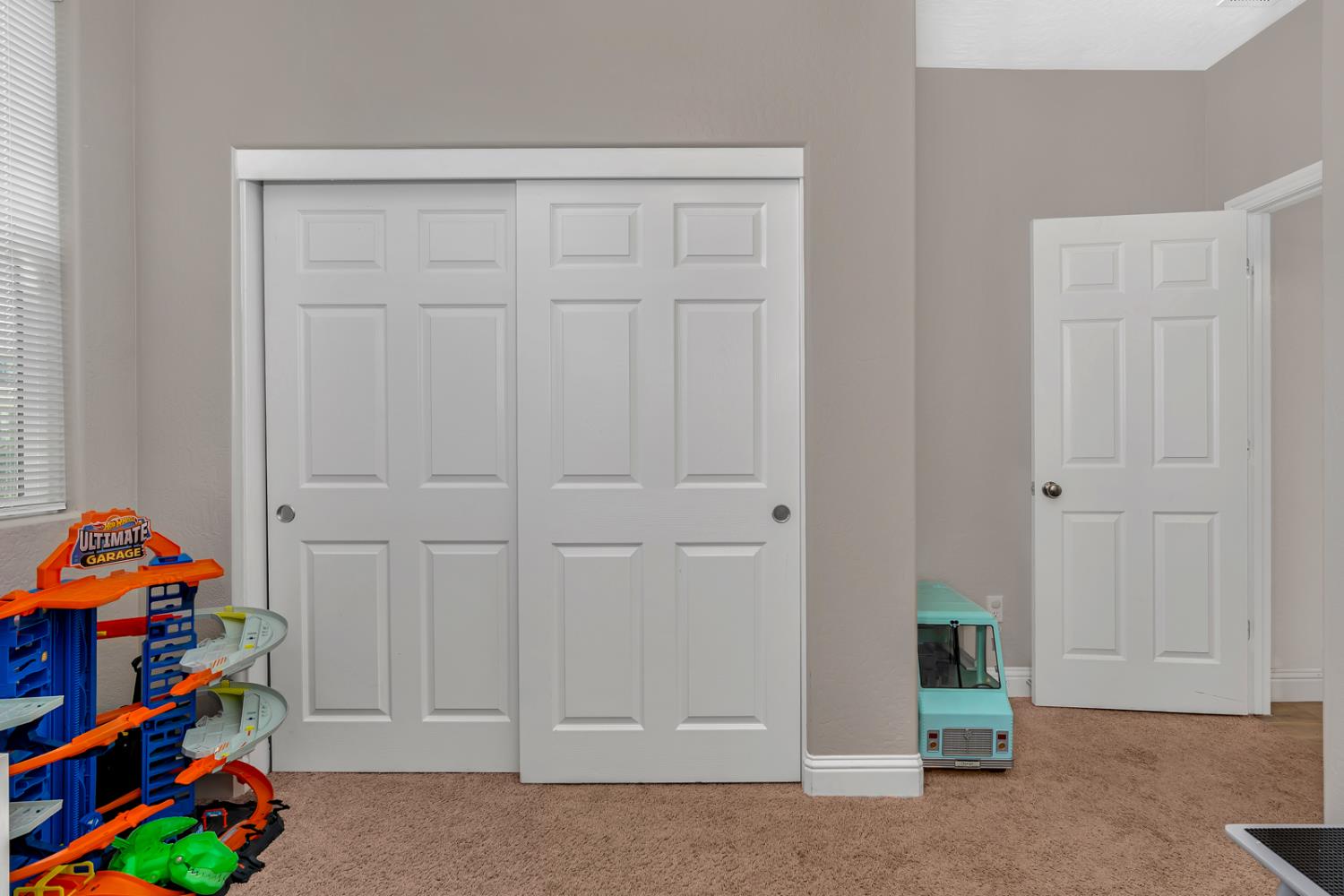 Detail Gallery Image 25 of 46 For 2040 Edwards St, Los Banos,  CA 93635 - 4 Beds | 3 Baths
