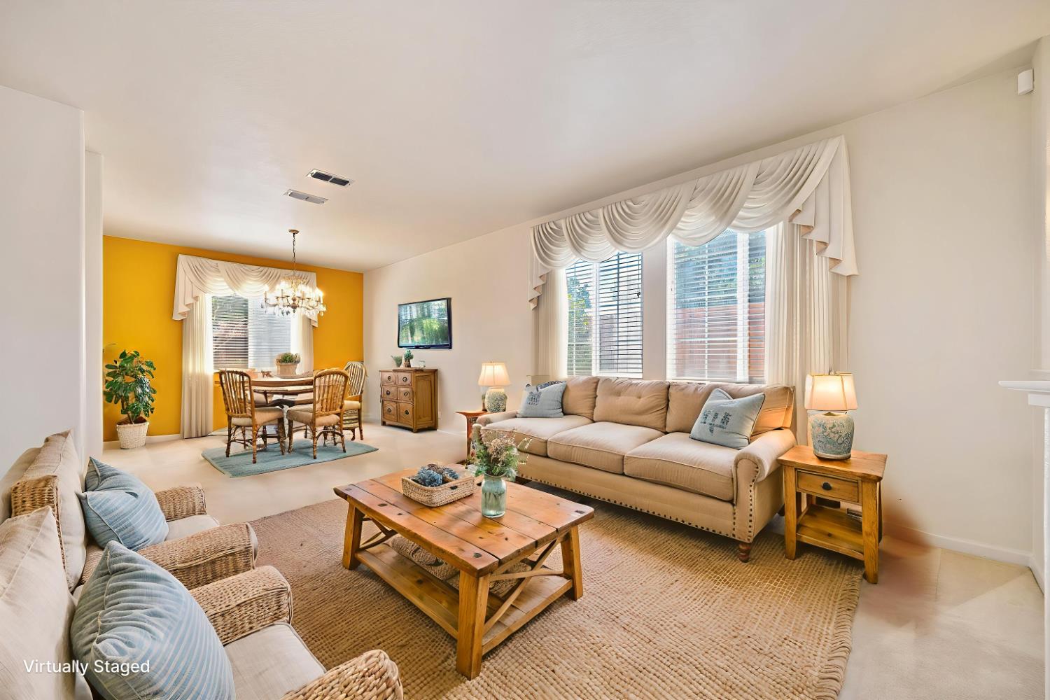 Detail Gallery Image 4 of 56 For 7850 Gazelle Trail Way, Antelope,  CA 95843 - 5 Beds | 3 Baths