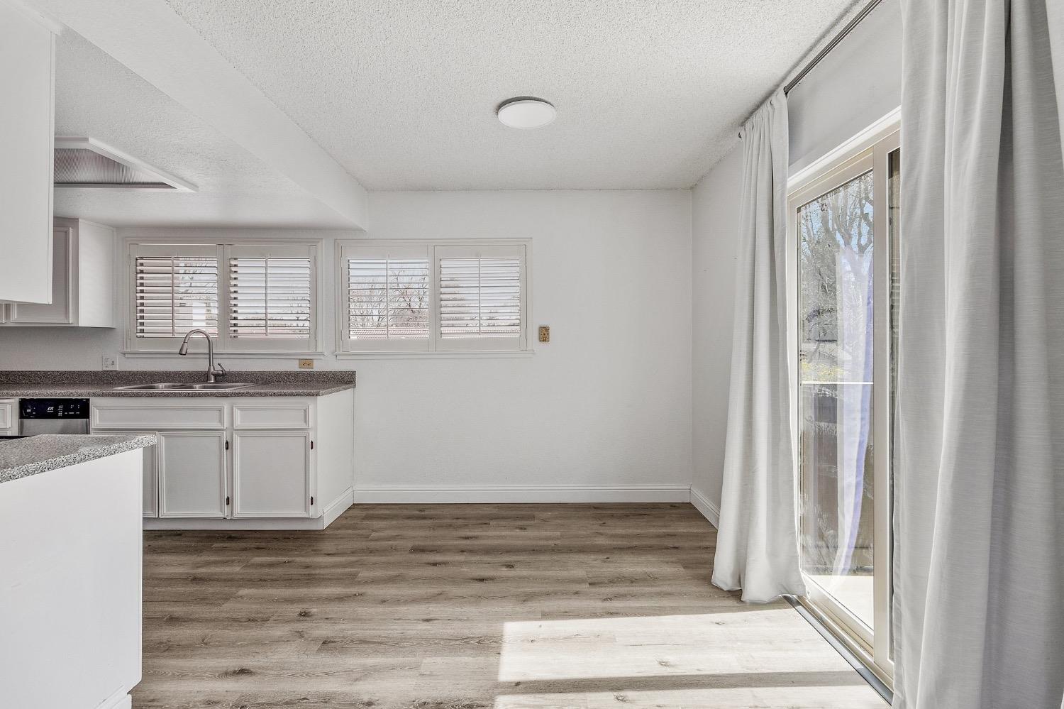 Detail Gallery Image 6 of 23 For 3701 Colonial Dr #164,  Modesto,  CA 95356 - 2 Beds | 1/1 Baths