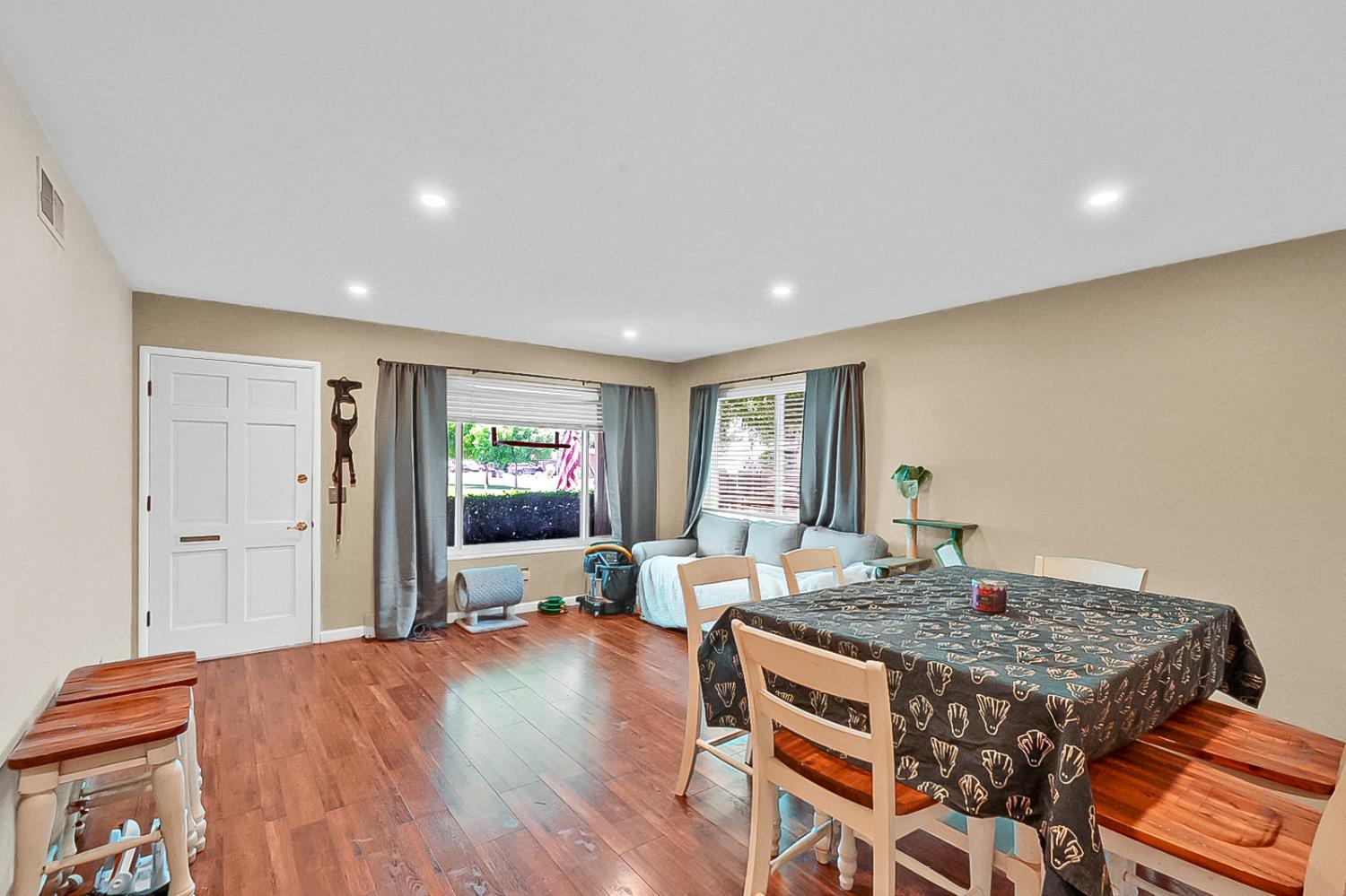 Detail Gallery Image 8 of 14 For 2409 Henry Ave, Ceres,  CA 95307 - 3 Beds | 2 Baths
