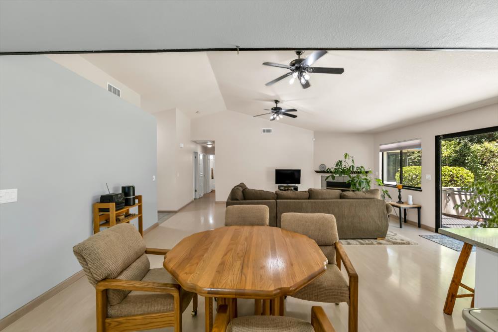 Detail Gallery Image 13 of 59 For 7527 Island Way, Sacramento,  CA 95831 - 3 Beds | 2 Baths