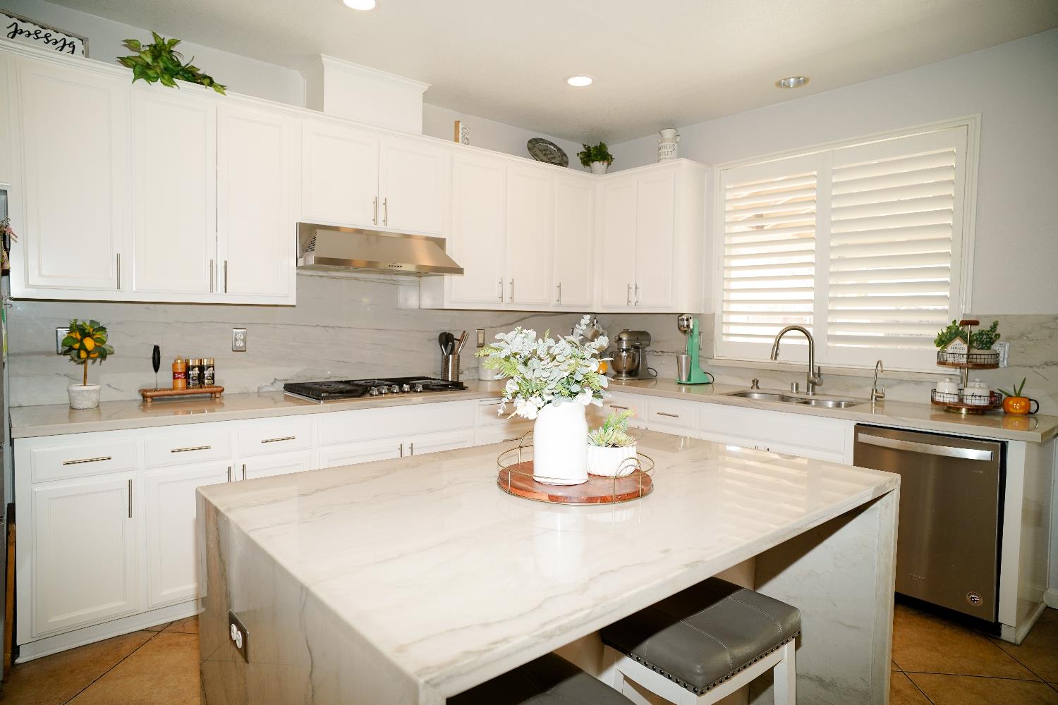 Detail Gallery Image 12 of 41 For 5039 Riverbed Ct, Riverbank,  CA 95367 - 4 Beds | 3 Baths