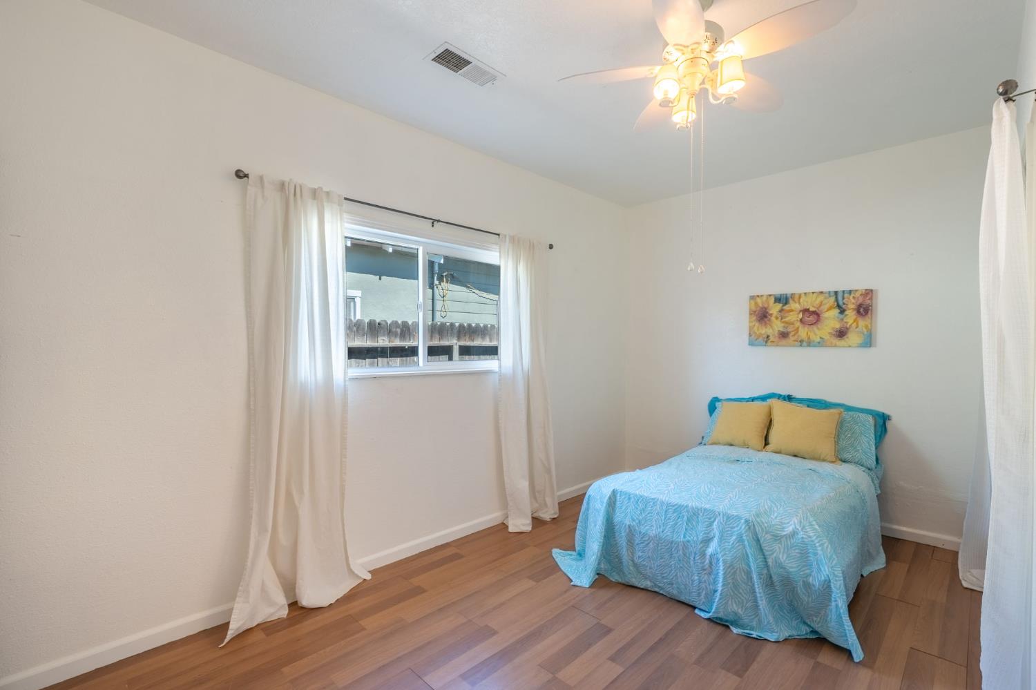 Detail Gallery Image 11 of 29 For 2107 S St, Merced,  CA 95340 - 3 Beds | 2 Baths