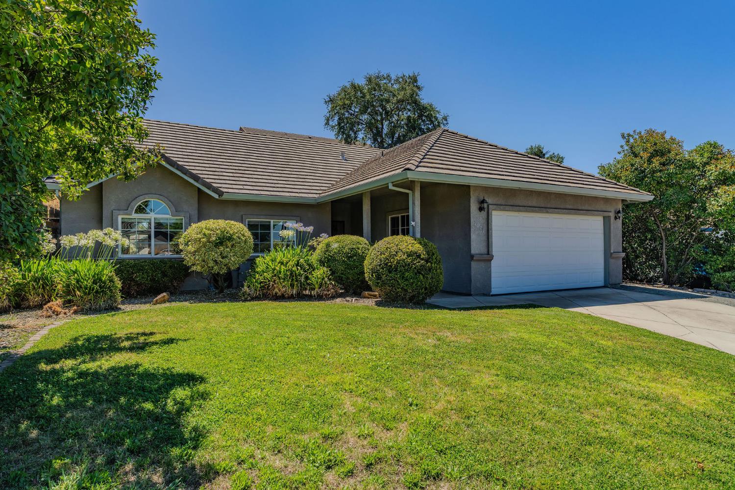 Detail Gallery Image 1 of 46 For 1021 Mockingbird Ln, Valley Springs,  CA 95252 - 3 Beds | 2 Baths
