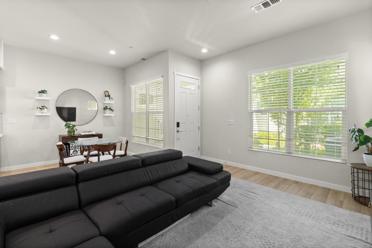 Detail Gallery Image 7 of 28 For 3286 Owl Ct, West Sacramento,  CA 95691 - 3 Beds | 2/1 Baths