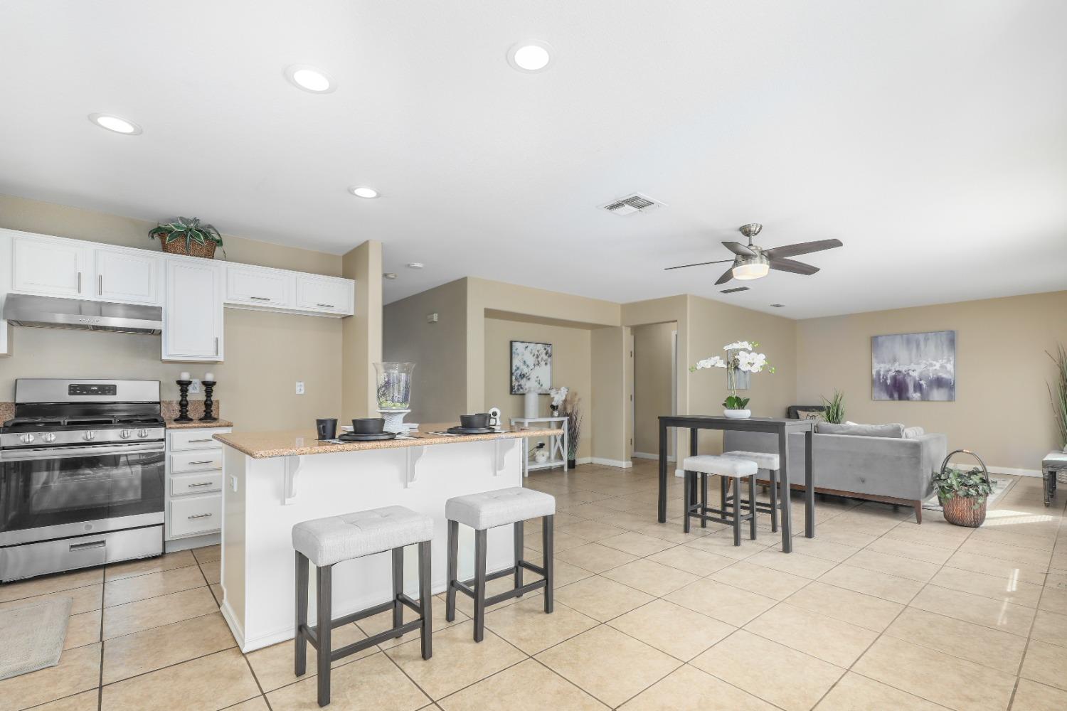 Detail Gallery Image 11 of 44 For 3355 Calla Lily Way, Sacramento,  CA 95833 - 5 Beds | 2/1 Baths