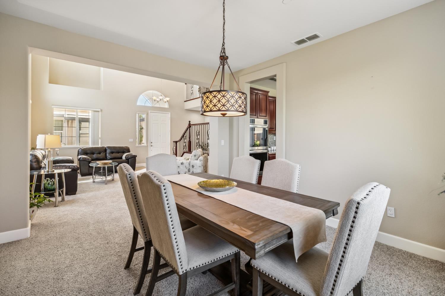Detail Gallery Image 8 of 72 For 18400 Mandarin St, Woodland,  CA 95695 - 5 Beds | 4 Baths
