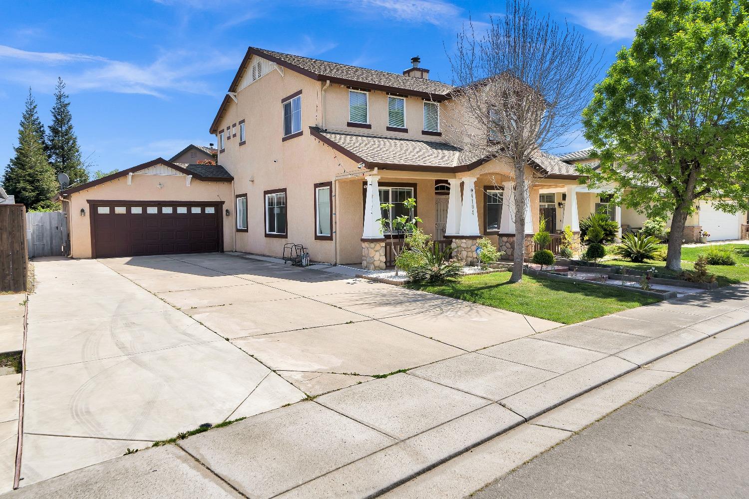 Detail Gallery Image 2 of 45 For 4104 Keepsake Dr, Modesto,  CA 95356 - 5 Beds | 3 Baths