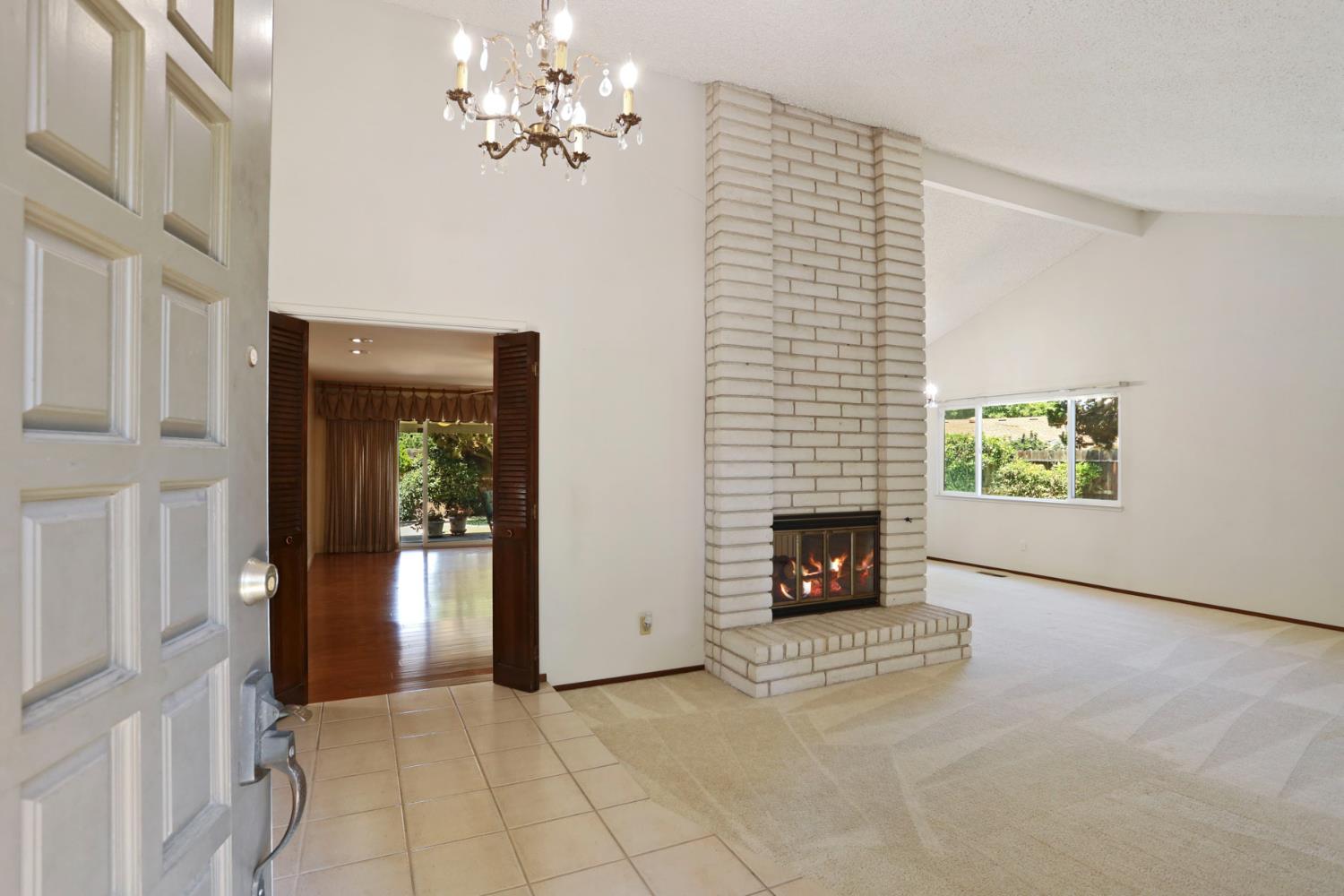 Detail Gallery Image 9 of 66 For 241 Charlemagne Way, Modesto,  CA 95350 - 4 Beds | 2 Baths