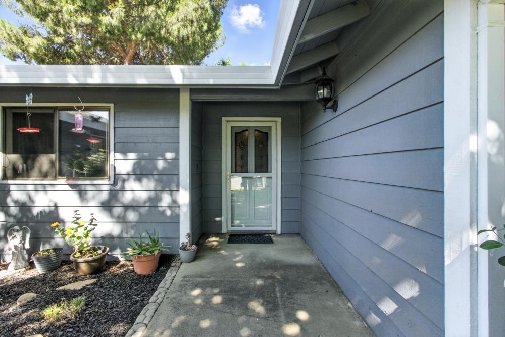 Detail Gallery Image 3 of 36 For 6023 Garden Towne Way, Orangevale,  CA 95662 - 3 Beds | 2 Baths
