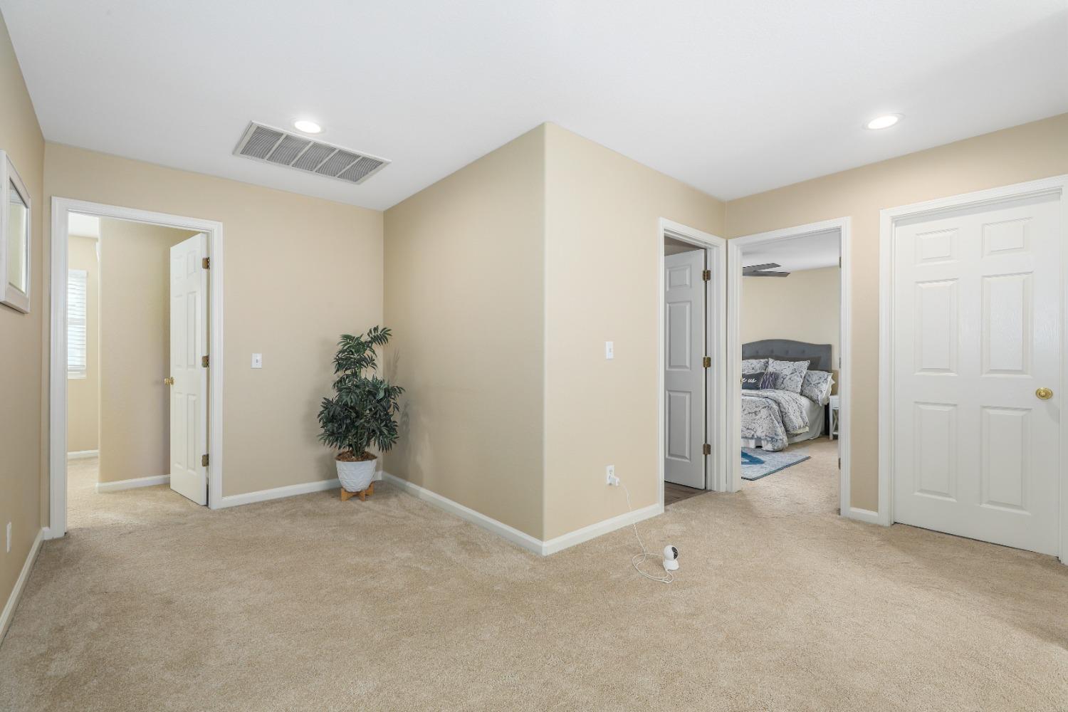 Detail Gallery Image 24 of 44 For 3355 Calla Lily Way, Sacramento,  CA 95833 - 5 Beds | 2/1 Baths