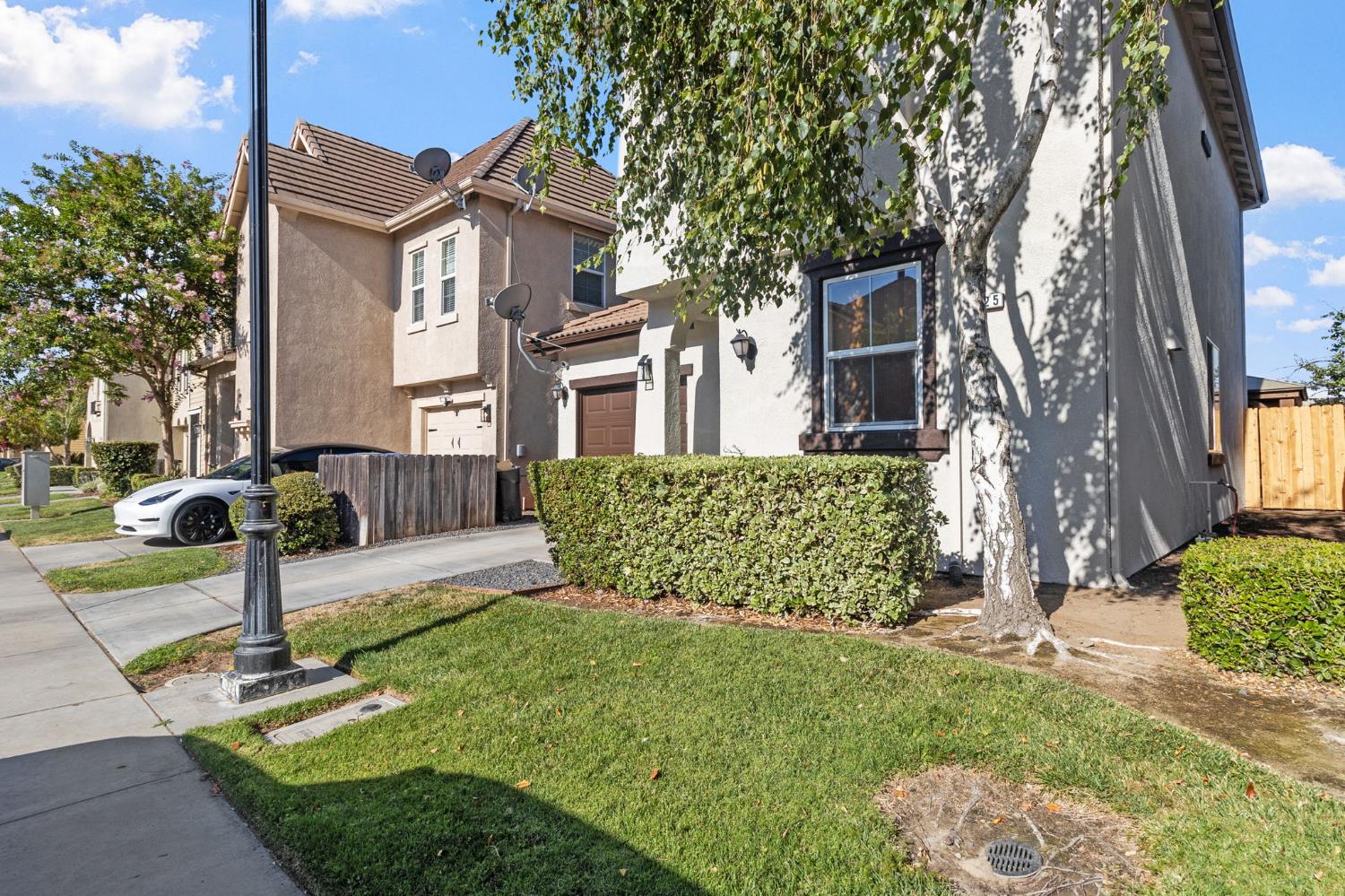 Detail Gallery Image 3 of 26 For 1725 Norwood Heights Ln, Ceres,  CA 95307 - 3 Beds | 2/1 Baths